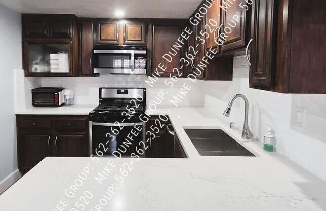 491 W 39 ST