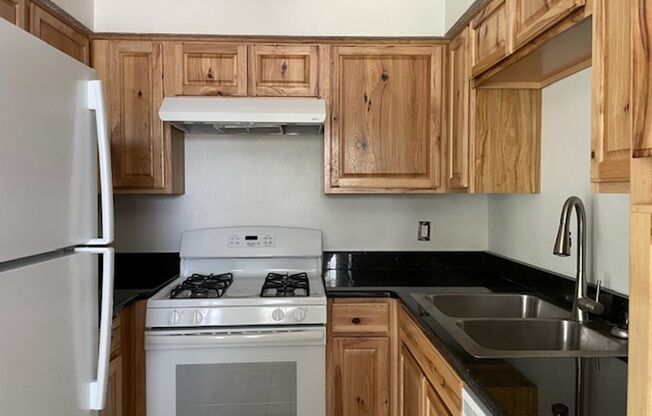 1524 - 12204 Candelaria Rd NE