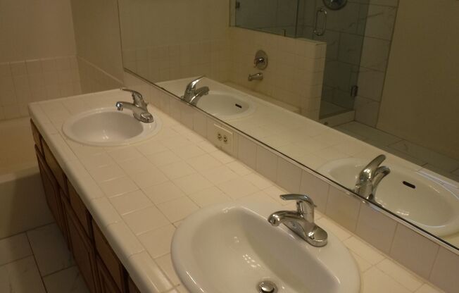 BEAUTIFUL HOME WITH OVER 2000 SQ FT CUL-DE-SAC