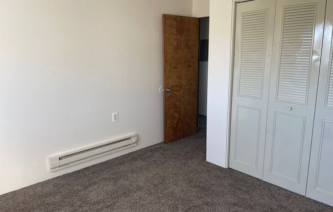 2 beds, 1 bath, 700 sqft, $1,100, Unit 9