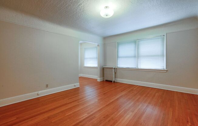 Studio, 1 bath, 425 sqft, $1,175, Unit 107