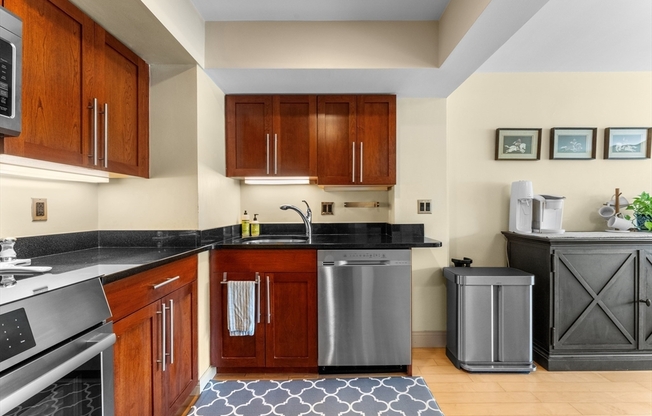 2 beds, 2 baths, 950 sqft, $3,800, Unit 512
