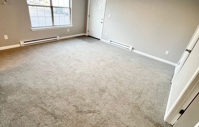 2 beds, 1 bath, $1,515, Unit 451 Frizzell Avenue Unit D R