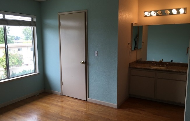 2 beds, 1.5 baths, $2,600