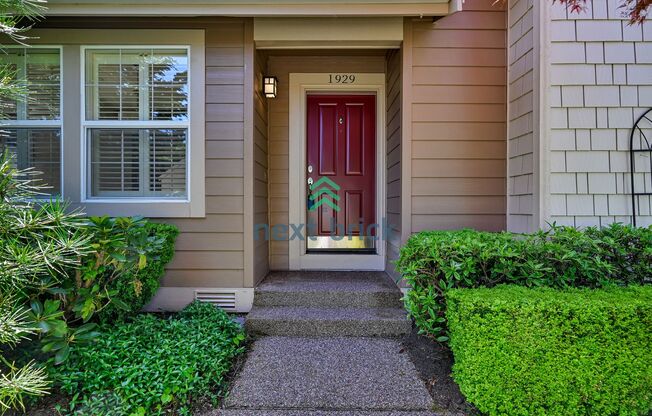3 BEDS & 2.5 BATH Town house FOR RENT