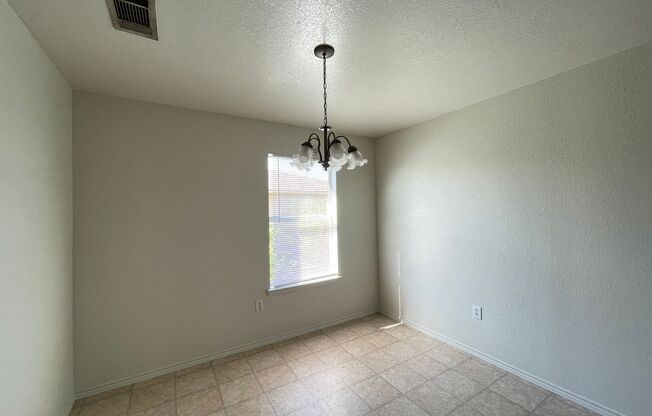 3 beds, 2 baths, 1,172 sqft, $875, Unit Apt C