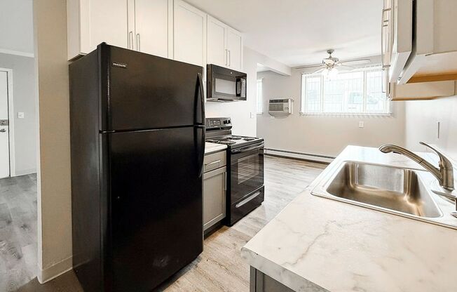 2 beds, 1 bath, 900 sqft, $1,299, Unit 171-01R