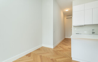 Studio, 1 bath, 259 sqft, $2,400, Unit 5