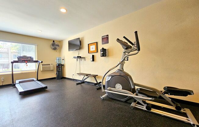 2 beds, 1 bath, $2,525, Unit 87