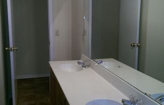 2 beds, 1 bath, $690, Unit 22