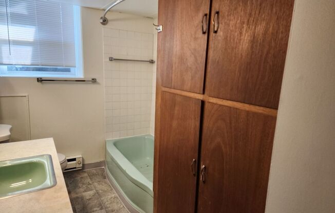 2 beds, 1 bath, 650 sqft, $895, Unit Z