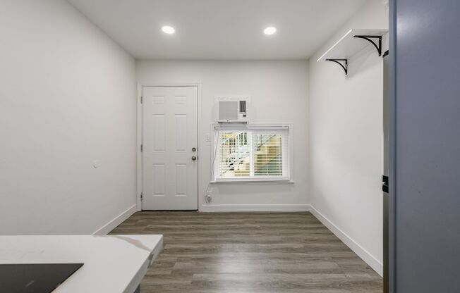 Studio, 1 bath, 350 sqft, $1,295, Unit 6165-08