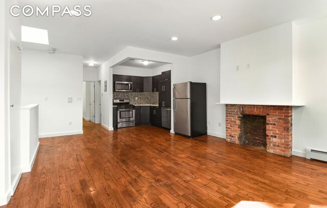 1076 DECATUR ST
