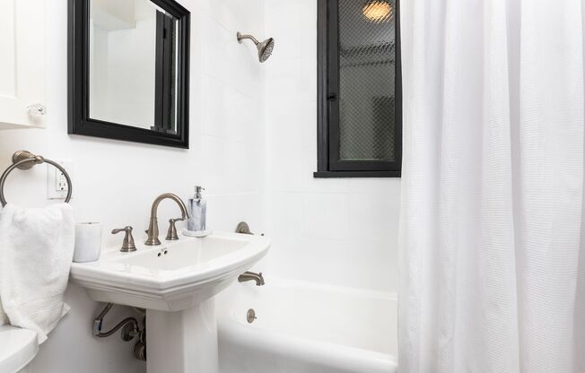 Studio, 1 bath, 300 sqft, $2,000, Unit 311