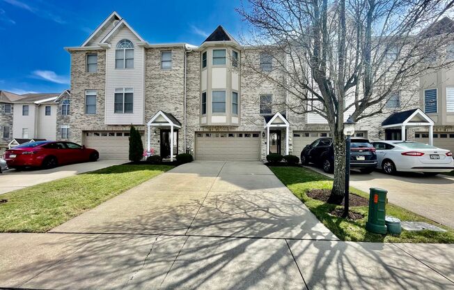 3 Bed 2 full and 2 1/2 Bath- Imperial PA
