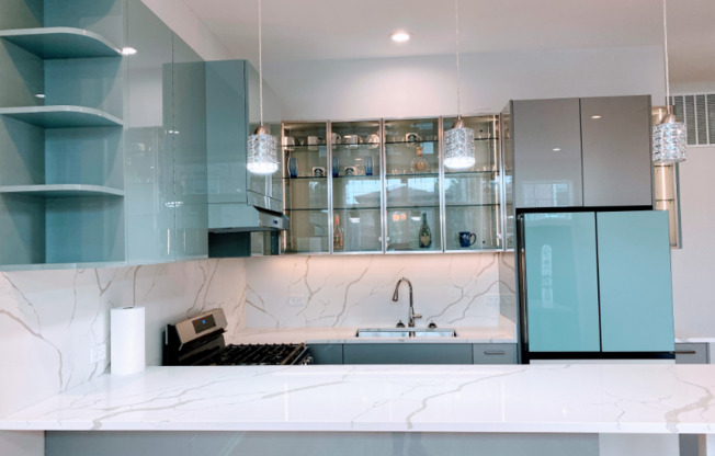 737 W 26 ST