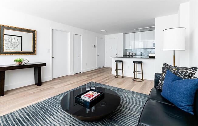 1 bed, 1 bath, $4,205, Unit 17D