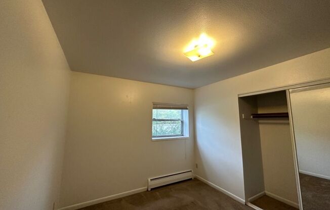2869 S 6 ST