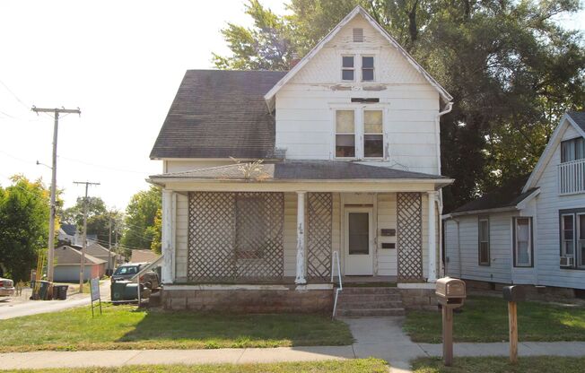 PRELEASING for AUGUST! Close to Campus: Dishwasher and Washer/Dryer Included