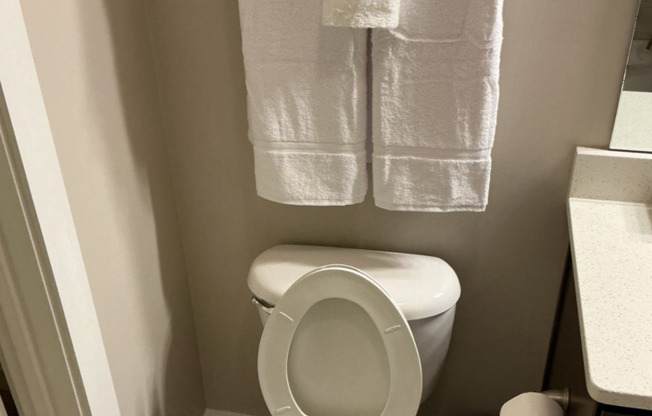 1 bed, 1 bath, $4,440, Unit 214