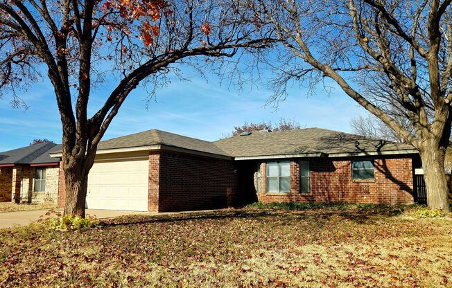 Great 3 Bedroom Available near Crestview Elementary