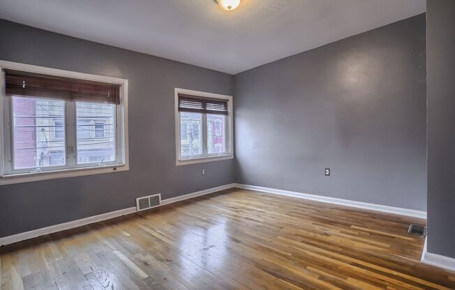 Charming 3 bed, 2 bath, south side flats home, amazing location!