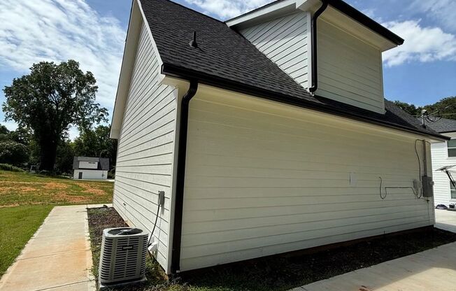 STUDIO APARTMENT PRE-LEASING FOR AUGUST 2026!