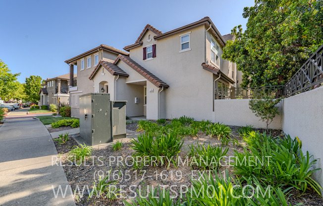Spacious and Beautiful Folsom 4 Bedroom Townhome!