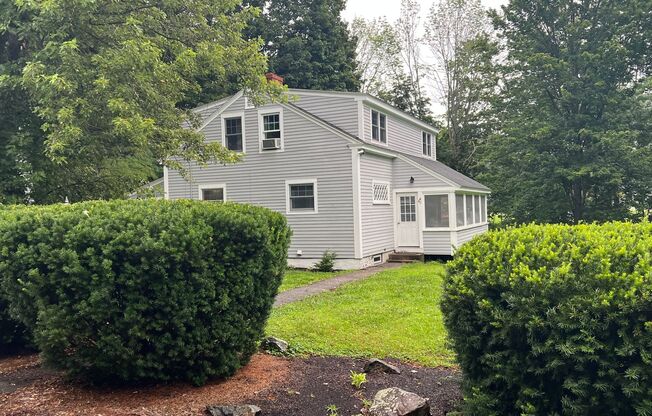 Charming 4 Bedroom Home in Durham, NH **COSIGNERS ARE NOT ACCEPTED FOR THIS LISTING**