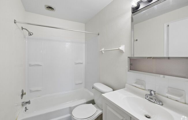 1 bed, 1 bath, 650 sqft, $889, Unit 1212F