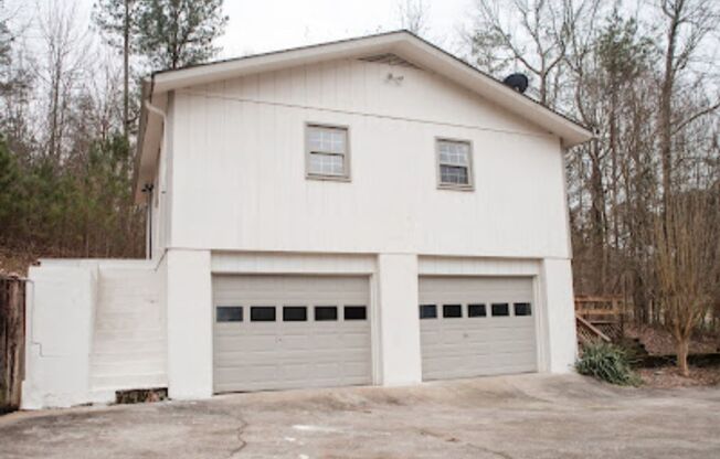 Newly Renovated 2-Bedroom Apartment with Garage for Only $795