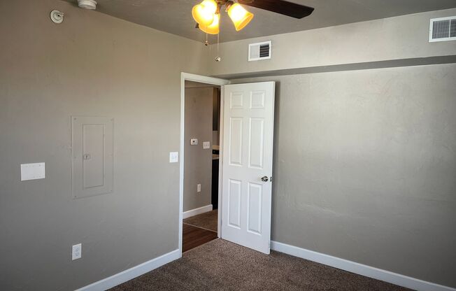 2 beds, 1 bath, 939 sqft, $1,250