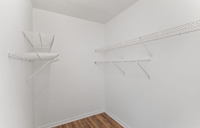 2 beds, 1 bath, 1,015 sqft, $2,050, Unit 09 - 912