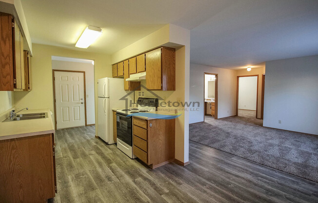 2 beds, 1 bath, 960 sqft, $1,200, Unit H2