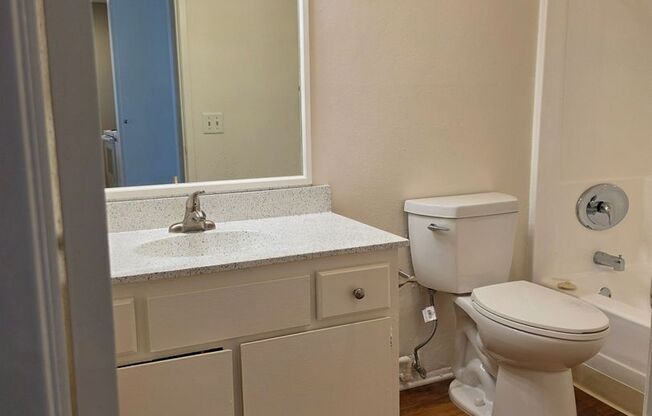 1 bed, 1 bath, 715 sqft, $2,150, Unit 10