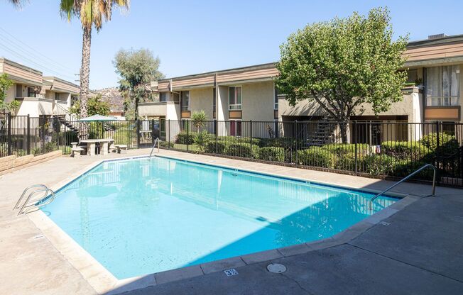 2 beds, 1 bath, $2,595, Unit UNIT 42