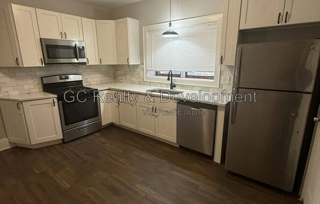 2326 W 25 ST