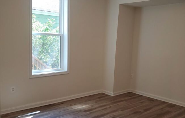 3 beds, 1 bath, $1,800, Unit 5511 Carter Ave. Unit 1