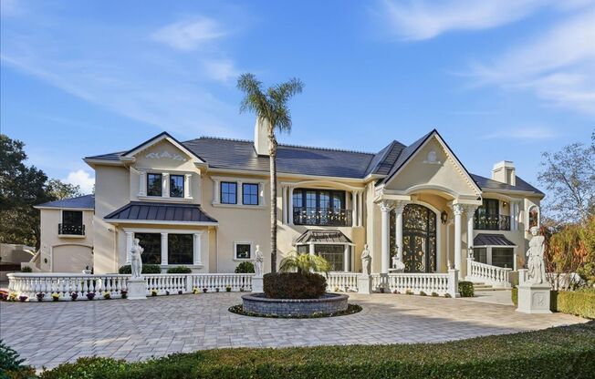 Luxury 10 Bedrooms, 9 Bathroom Estate for Lease in Los Gatos