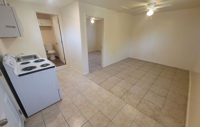 Single-Story 1-Bedroom Back House in Redlands!