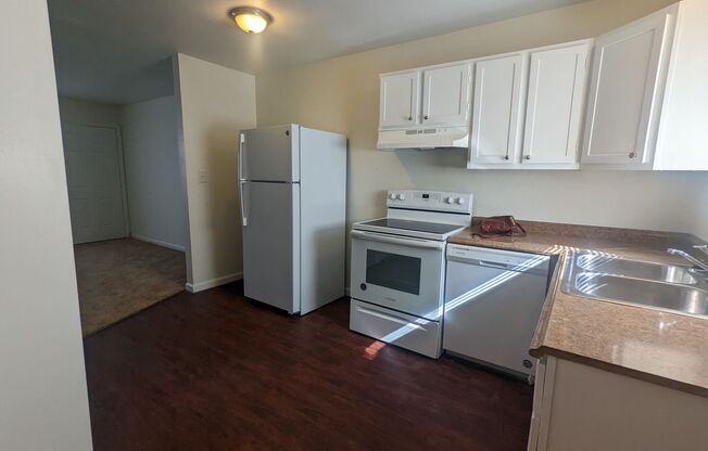 2 beds, 1 bath, $745, Unit 7313 N Moberly Dr. Apt. B