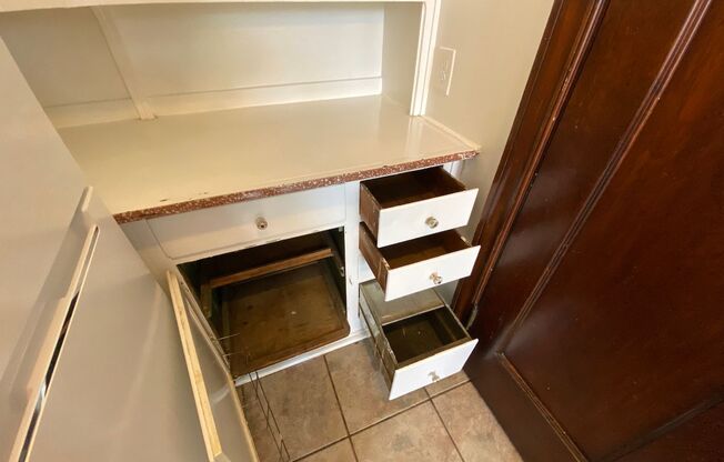 Studio, 1 bath, 400 sqft, $790, Unit 206
