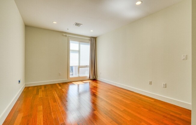 533 CAMBRIDGE