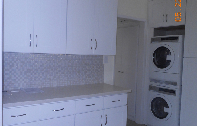 UPCOMING Beautiful 2/BD/2BA in Belmont Heights Area / Parking Included!!