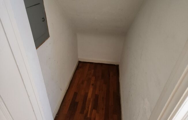 2 beds, 1 bath, 897 sqft, $2,275, Unit F-13