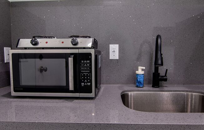 Studio, 1 bath, 141 sqft, $1,095.42, Unit 08