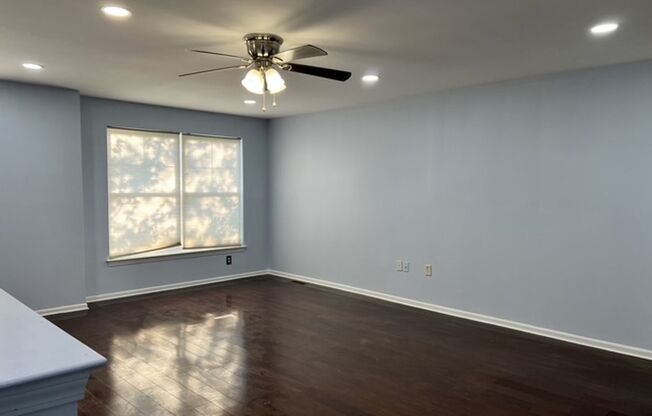 Mill Creek 4bd/2bth w/ Two Car Parking and Yard