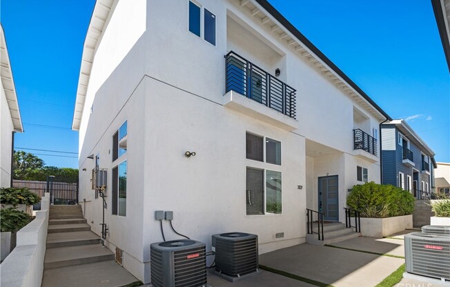 7127 S La Cienega Blvd