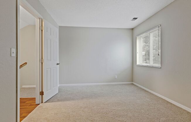 3 beds, 2 baths, 1,400 sqft, $2,095, Unit 1120-22