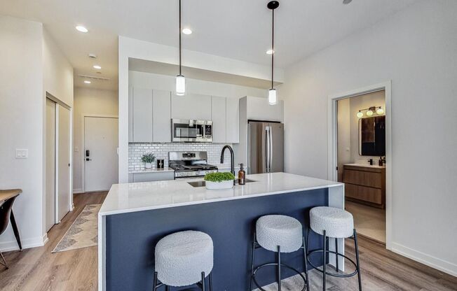 1 bed, 1 bath, 585 sqft, $2,400, Unit 3431-210